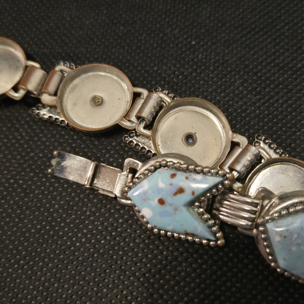 Elegant Silver and Blue Jewelry Set - Picture 4 of 7